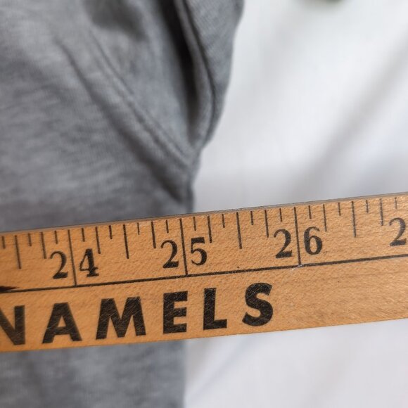 B Yoga Men's Grey Hoodie Pullover w/ Drawstrings and Vinyl Logo, Size XL - Picture 6 of 7